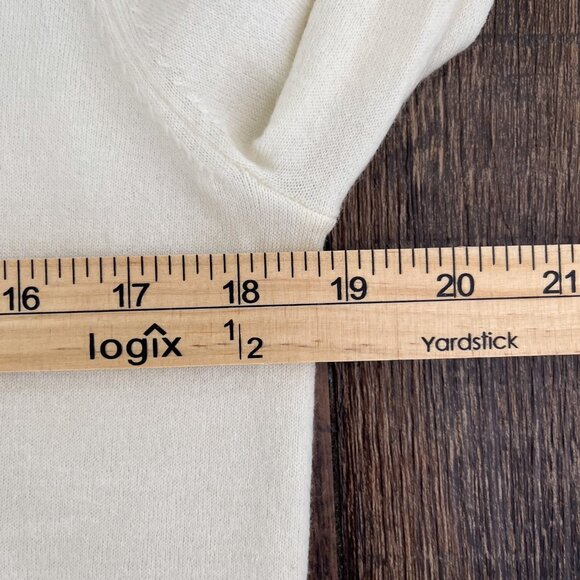 Tilley Stretch Merino Turtleneck Sweater Merino Wool * flaws * Size Medium Cream - Picture 12 of 16